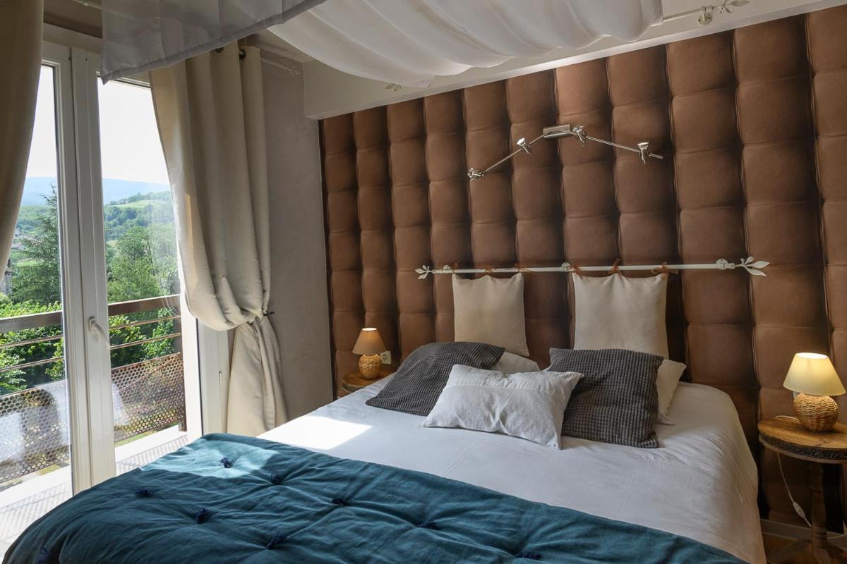 Logis Hotel Restaurant Le Castel Fleuri Сан-Жан-ан-Ройан Екстериор снимка