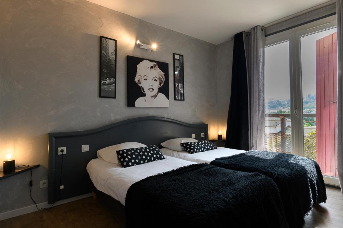 Logis Hotel Restaurant Le Castel Fleuri Сан-Жан-ан-Ройан Екстериор снимка