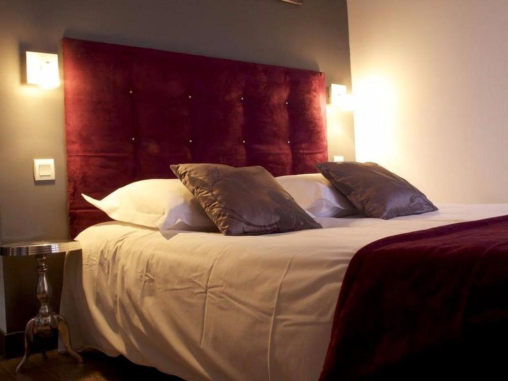 Logis Hotel Restaurant Le Castel Fleuri Сан-Жан-ан-Ройан Екстериор снимка