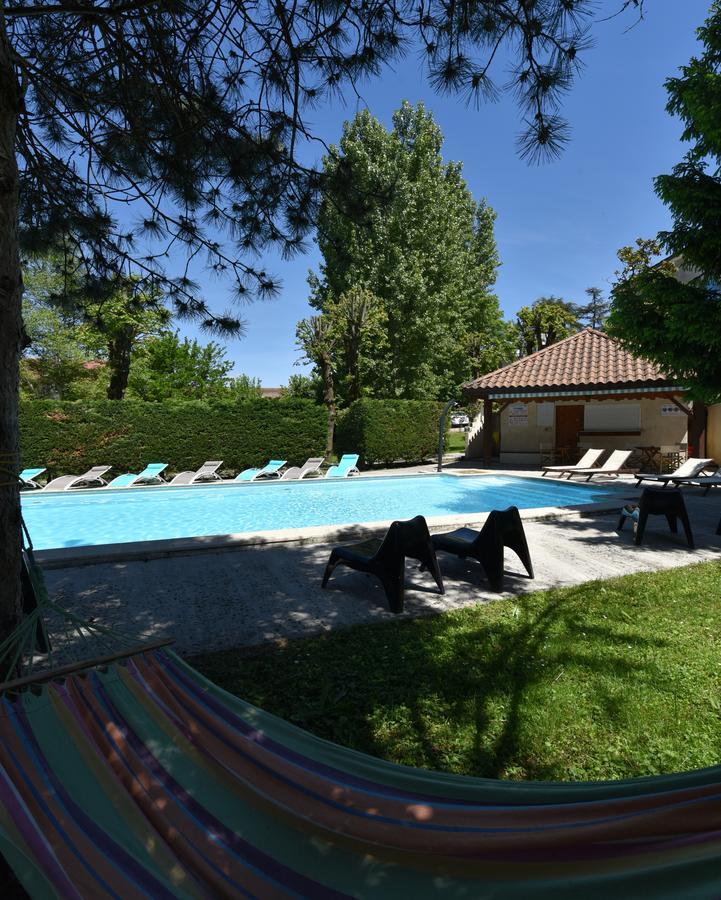Logis Hotel Restaurant Le Castel Fleuri Сан-Жан-ан-Ройан Екстериор снимка