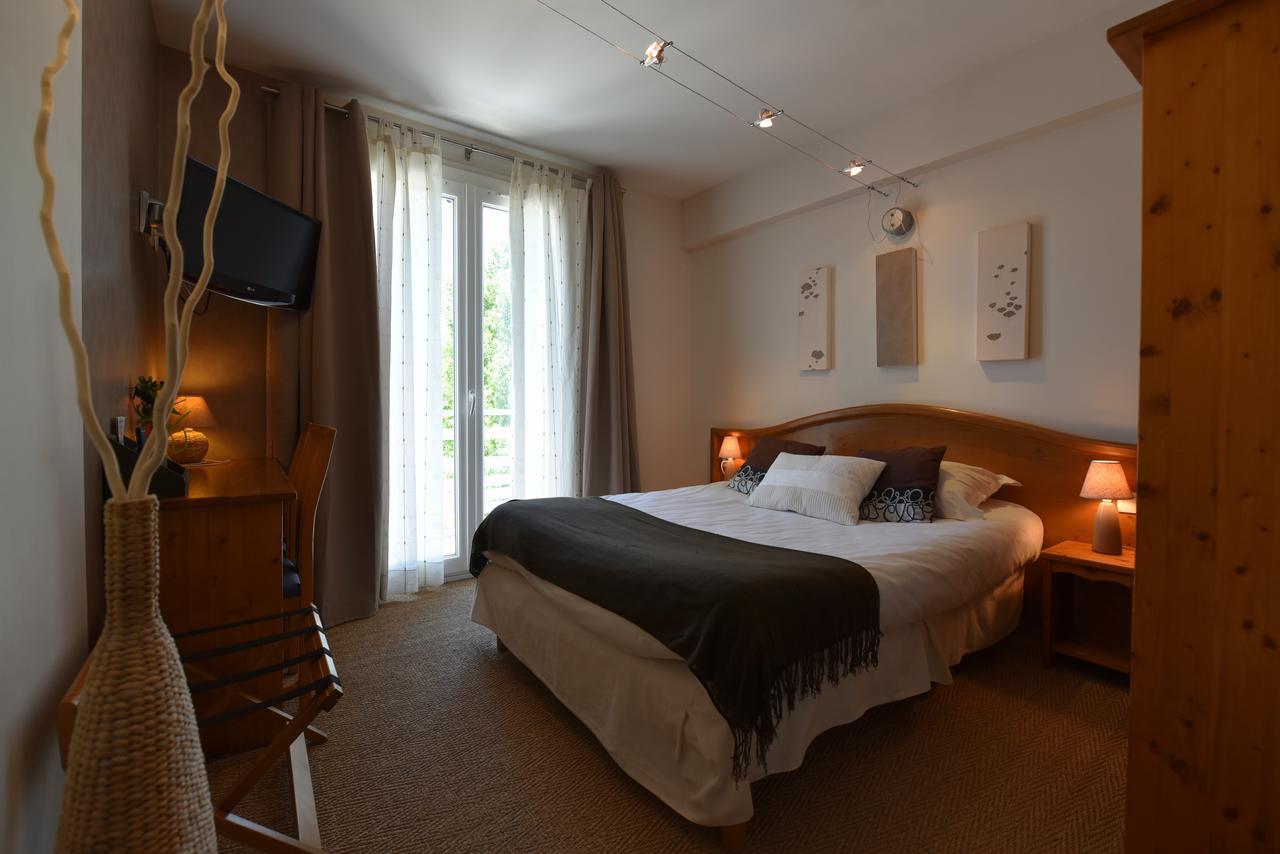 Logis Hotel Restaurant Le Castel Fleuri Сан-Жан-ан-Ройан Екстериор снимка