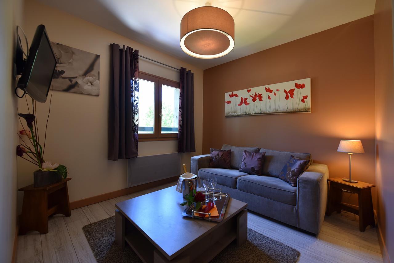 Logis Hotel Restaurant Le Castel Fleuri Сан-Жан-ан-Ройан Екстериор снимка