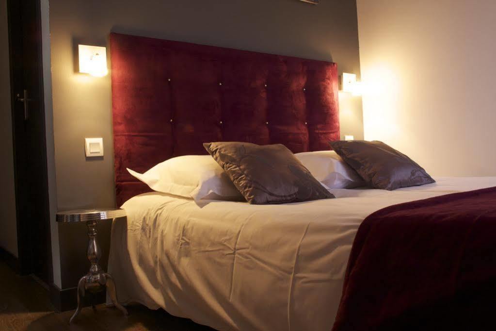 Logis Hotel Restaurant Le Castel Fleuri Сан-Жан-ан-Ройан Екстериор снимка