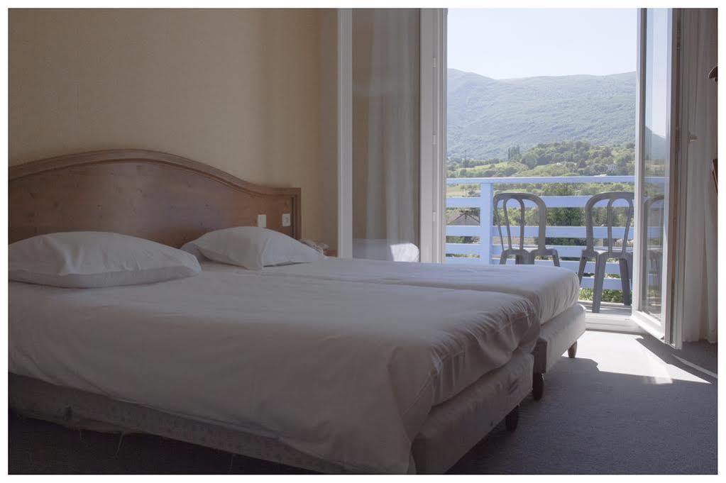 Logis Hotel Restaurant Le Castel Fleuri Сан-Жан-ан-Ройан Екстериор снимка