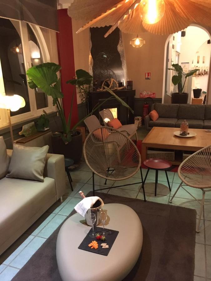 Logis Hotel Restaurant Le Castel Fleuri Сан-Жан-ан-Ройан Екстериор снимка