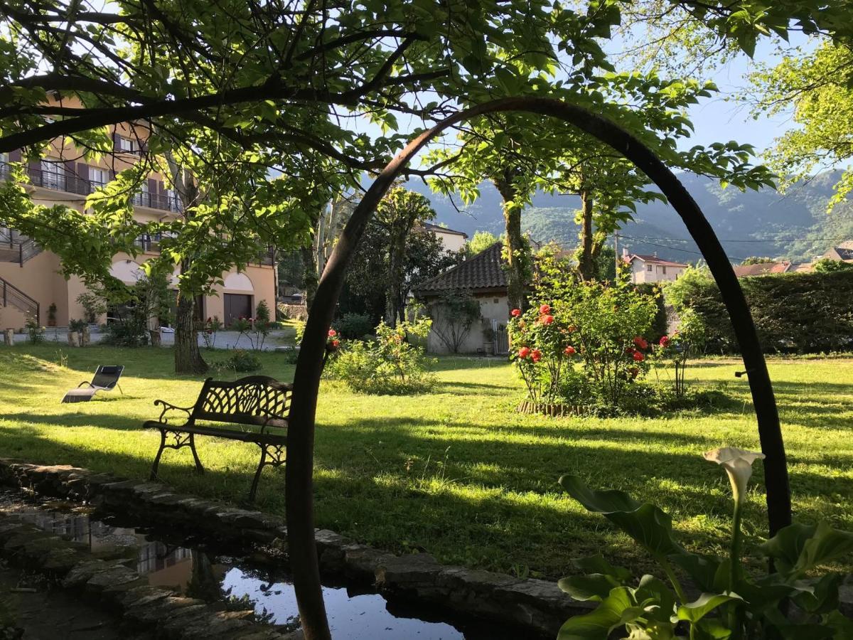 Logis Hotel Restaurant Le Castel Fleuri Сан-Жан-ан-Ройан Екстериор снимка